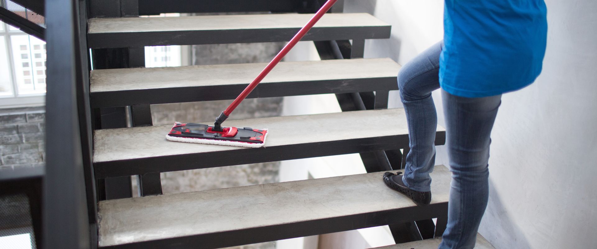 Sauberes Treppenhaus nach Reinigung durch AS Service & Dienstleistung